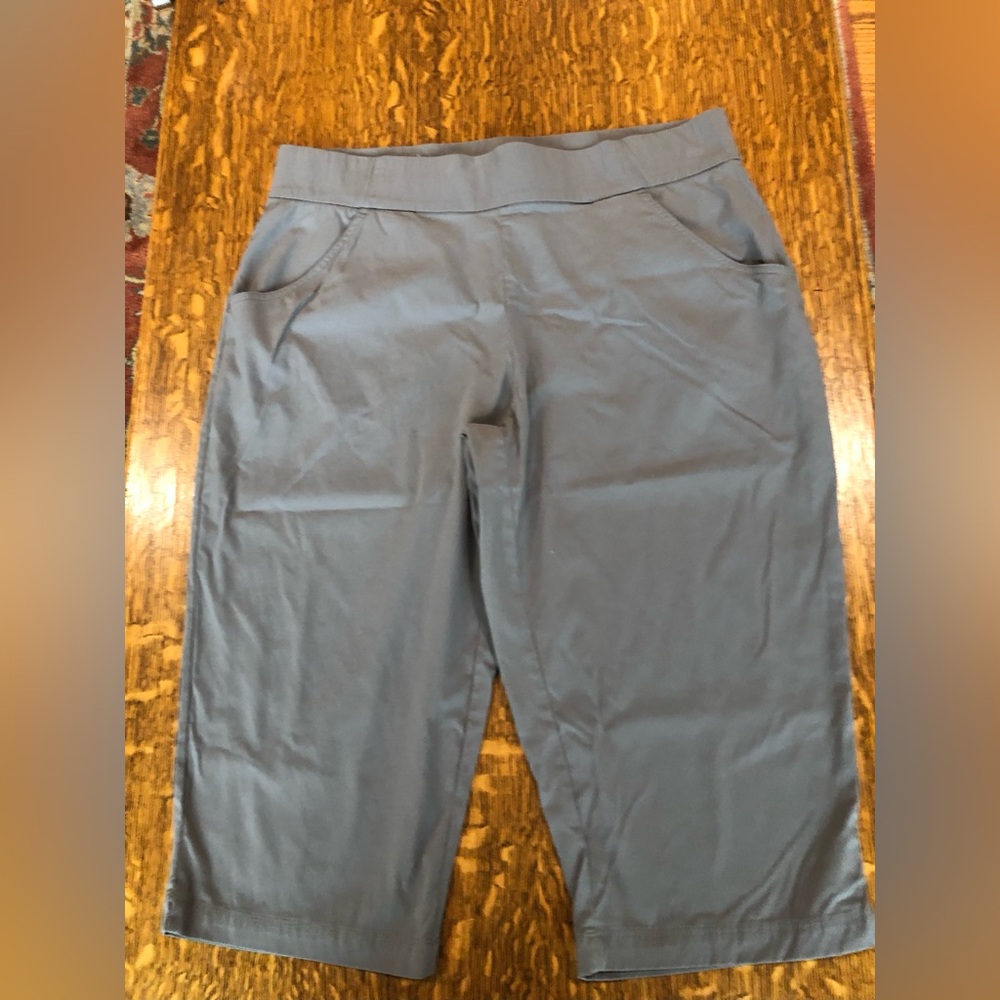 EUC Columbia Women's XL Pull-On Quick Dry Capris in Gray